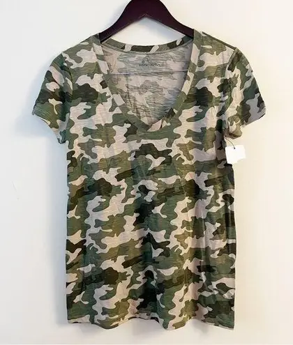 Susina Green Camo Print Short Sleeve lightweight Basic Tee Sz Small NWT