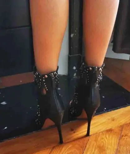 Alaia Azzedine women’s studded laser-cut cutout caged leather open-toe bootie 40