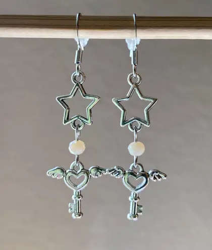 Handmade retro vintage fairy Kawaii y2k style star & heart key dangle earrings ⭐️🌙💕