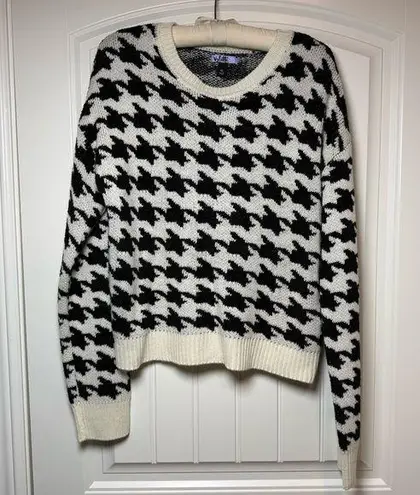 Vylette Oversized Black and White Crew Neck Sweater Size XL