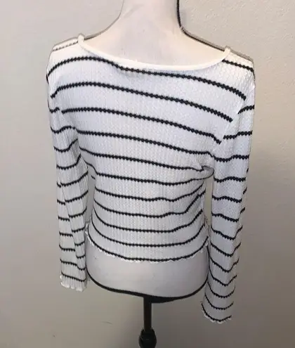 Live in the Moment White Cropped Long Slv Button Scoop Neck Top M Black Stripes