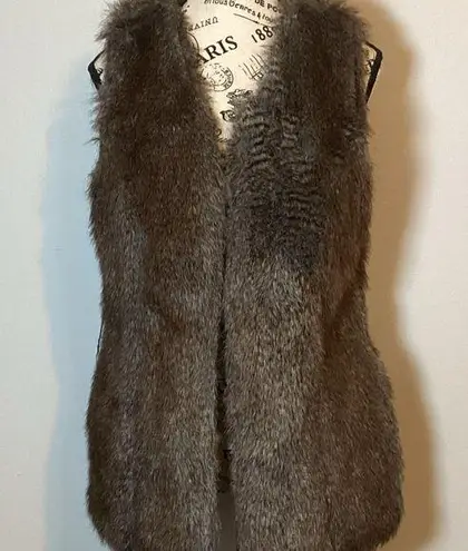 REVUE WOMEN’S GREY/BROWN FAUX FUR LINED V NECK VEST w/POCKETS SIZE MEDIUM Gray