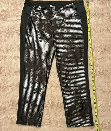 Old Navy  active tall L workout capri pant