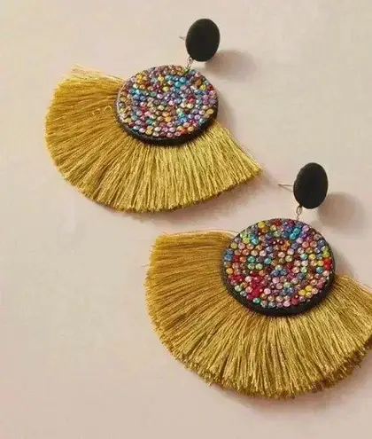 🆕Rhinestone Engraved Round & Fan Tassel Drop🆕 Yellow