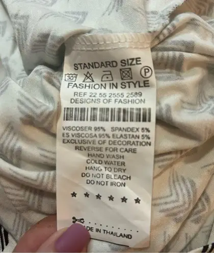 Elegant Black and White Patterned Dress Size undefined