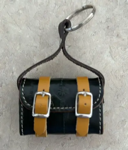 🇮🇹 Black & Brown Strap Italian
Leather Handbag
Keychain