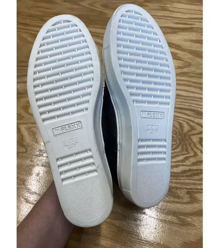 The Flexx Sneakers Women's 7 Black Leather Low Top Laceless Comfort Shoes S29