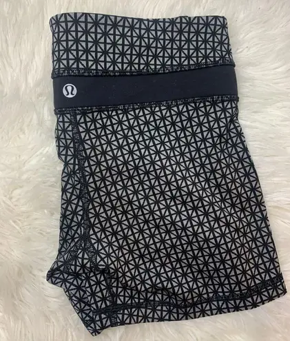 Lululemon  Athletica Groove Short R - TGRX/BLK - Size Small Women’s Biker Shorts