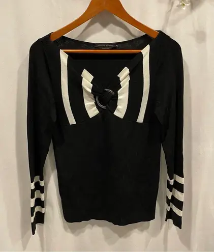 Adrienne Vittadini Groovy Y2K twisty O Ring black white sweater Adrienne Vitaddini