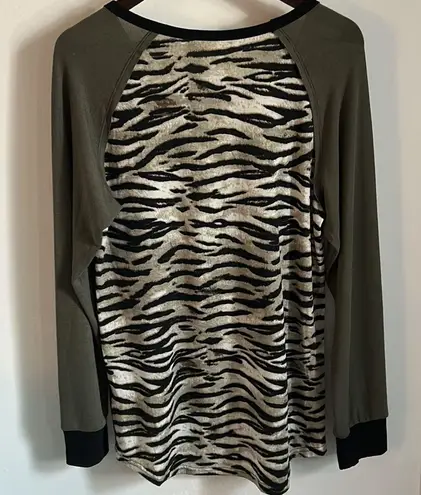 Suzanne Betro New Weekend by Colorblock Animal Print Raglan Long Sleeve Top