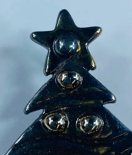 Christmas Holiday Tree Brooch Pendant Silver Tone 3 D Metal Vintage Gift