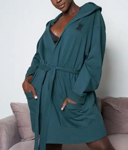 SAVAGE X FENTY Forever Savage Showgirl Short Robe Hunter Green XL/1X NWOT