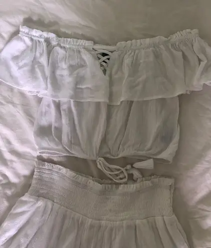 American Eagle White Top And Shorts Set