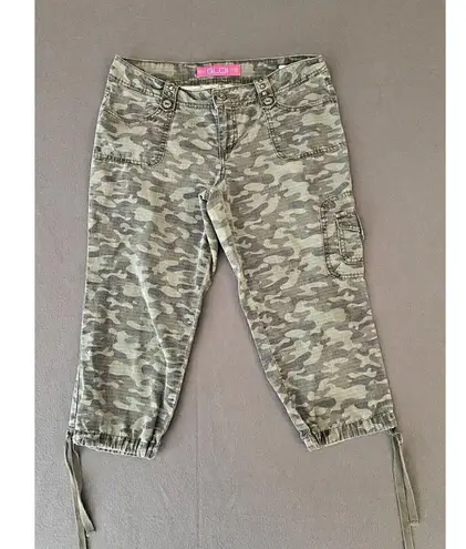 Camo Capri Pants Womens 31x20 Green Camoflauge Crop Cinch Leg Tag 9 GLO Jeans Size undefined