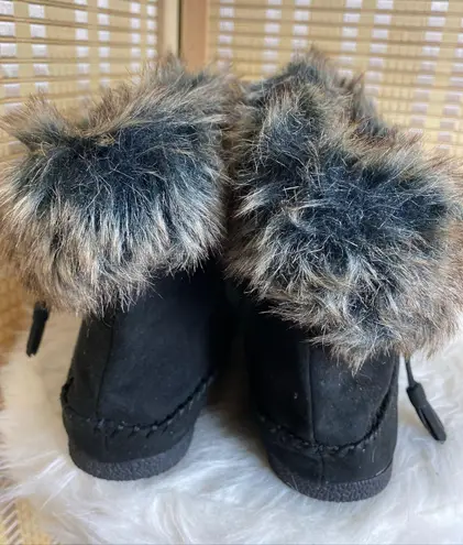 Madden Girl Finn Black Ankle Boot Faux Fur Suede Moccasin Tassel Tie