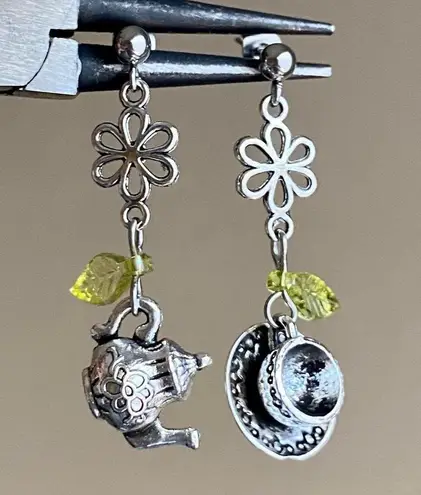 Handmade tea pot & cup unique fun fairy antique style dangle earrings🫖☕️🍃🌀