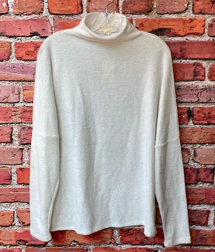 MELLODAY White / Cream Fuzzy Turtleneck Sweater