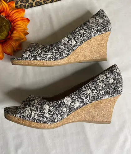 dexflex comfort Black/White Floral Open Toe Wedge