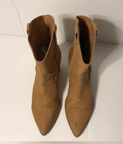 Dolce Vita Koolson tan faux suede ankle boots women size 7.5