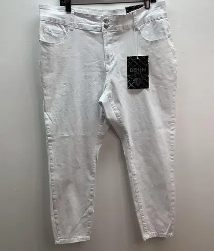 Denim Diva Size 22W Sculpting Skinny White Cropped Jeans. New With Tags.