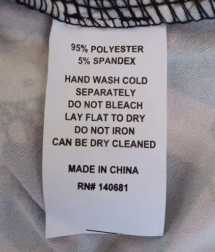 Unique Vintage x Hello Kitty Dress Christmas Size MEDIUM 6/8