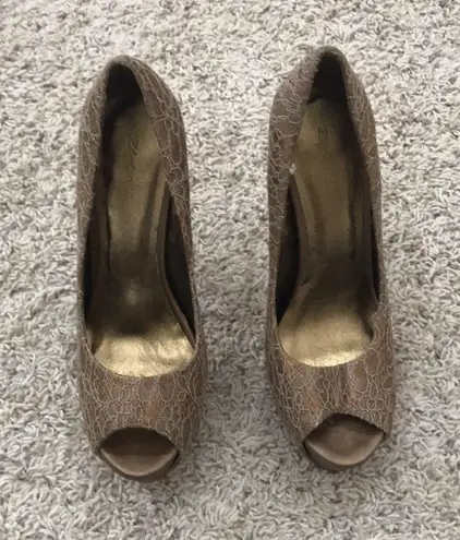 Zigi Soho Lace Platform heels - 8.5