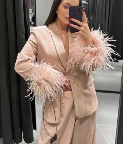 ZARA STRAIGHT BLAZER WITH FEATHERS JACKET BEIGE PINK. Size medium