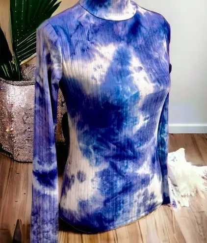 Hot Kiss Tie Dye Long Sleeve Shirt