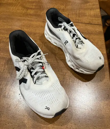 on cloud Running Shoes