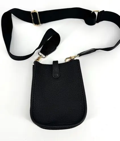 Crossbody Pebbled Faux Leather Pouch with Strap Black Gold One Size