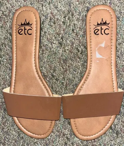 Etcetera NWOT women’s tan sandals size 9