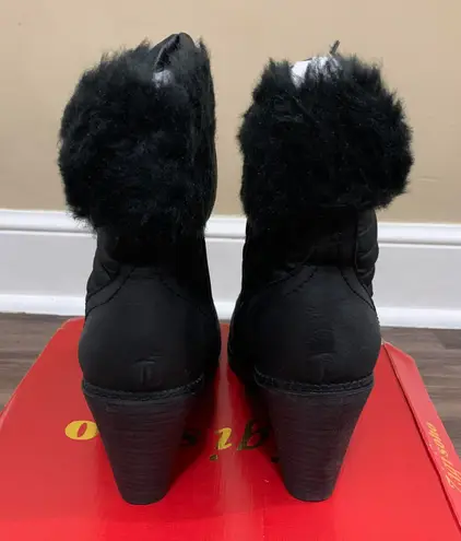 Zigi Soho Black Ames Wedge Boots Size 10