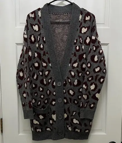 Evereve Oversized Leopard Print Cardigan in Gray and Burgundy - Size XL