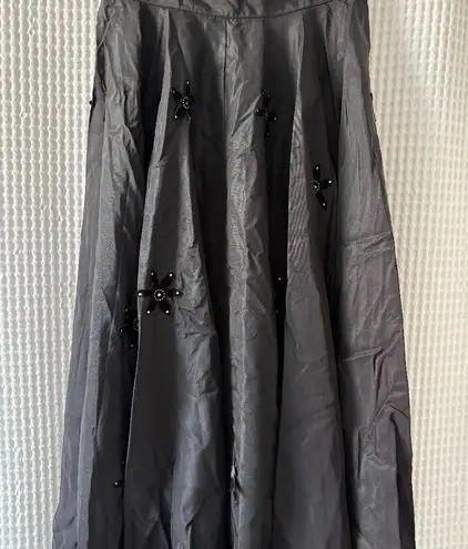 Vintage black taffeta skirt with velvet floral appliqués contemporary size 4
