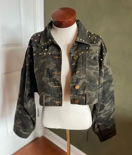 Essue studded cropped camo jacket Size S