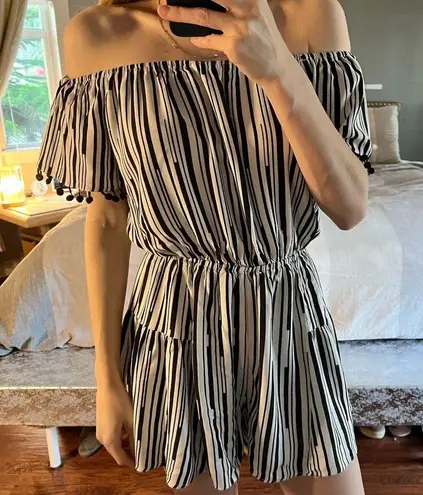 ee: Some Black and White Striped, Off the Shoulder Romper Size Small