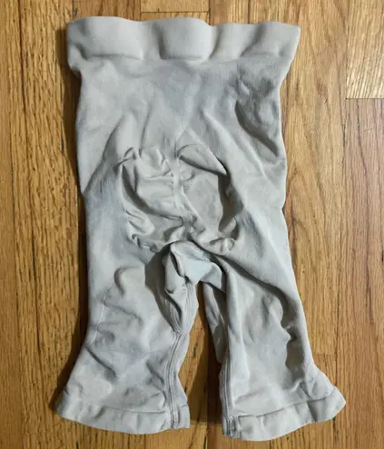 SKIMS Sculpting Shorts S/M