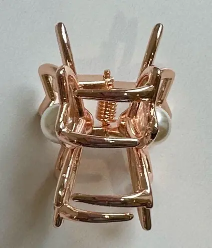 Flower Claw Hair Clips Metal Rose Gold Pearl Feminine Girly Coquette Elegant