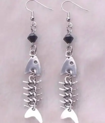 Gothic Punk Fish Bone & Thorn Shaped Earrings: Gray