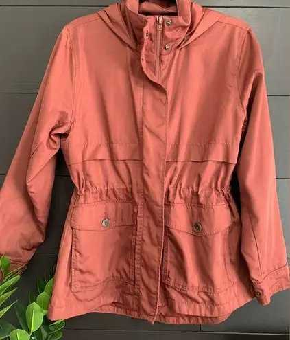 Universal Threads Waterproof Women’s Jacket. Size L. EUC