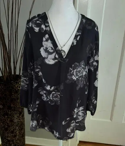 Violet+Claire Black and White Relaxed Blouse