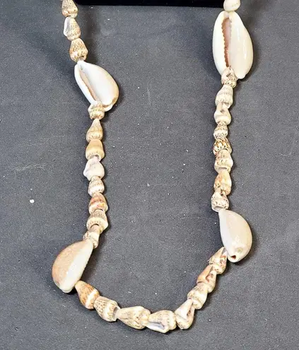 Hilo Hatties Necklace Small Shell Bead Strand 16" Vtg