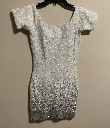 Dress the Population  Larissa Off Shoulder Ombre Sequin Mini Dress- Size XS