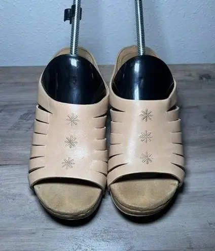 Dansko Women's Tilly Leather Beige Clog Sandals Wooded Heel Slip Ons,Size US 7