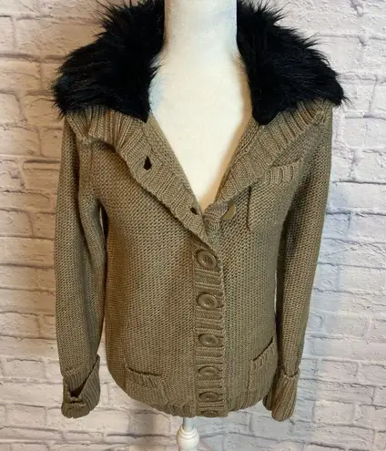 Vertigo NWT Women’s Cozy Long Sleeve Faux Fur Collar Sweater Size Large