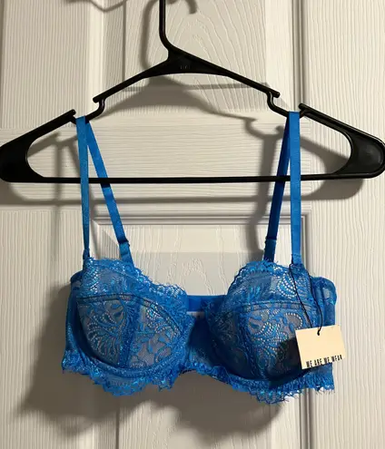 ASOS BLUE “We Are We Wear” EVERY NIGHT COLLECTION LACE BALCONETTE UNDERWIRE PLUNGE BRA SIZE: 32B With Straps and Strapless from