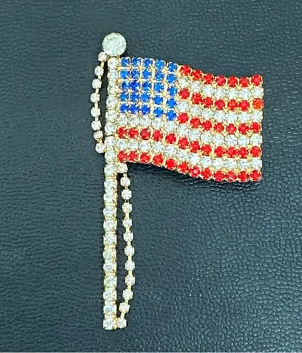Vintage Unsigned Pave Crystal Rhinestone Patriotic US Flag Pole 3” Brooch 17.5g