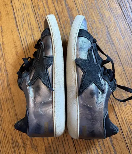 Freebird by Steven Shoes Womens Size 9 Silver Black Star Low Top Sneakers FB927