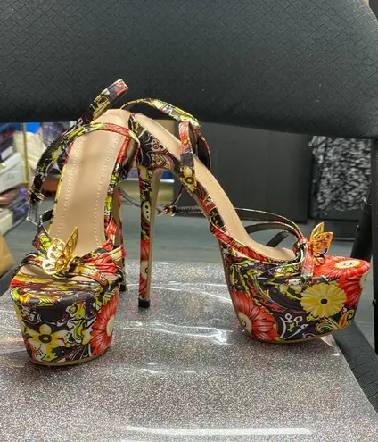 New Butterfly Clip Strappy Platforms SZ 8 Multiple