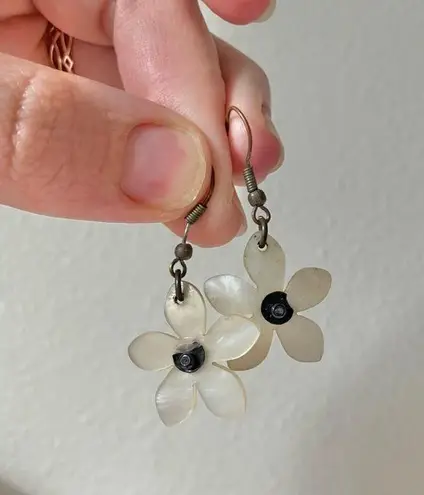 American Vintage Flower Shell Dangle Earrings Vintage “Nellie”  Carved Floral Girly Femme Simple Jewelry